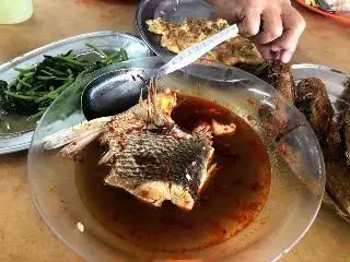 Merlin Asam Fish Restaurant Muar Food Photo 1
