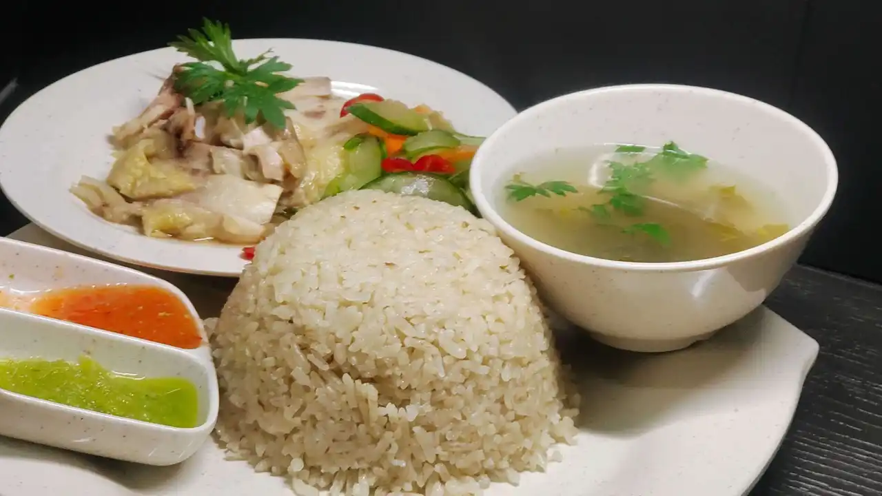 Paul Hainan Chicken Rice ( Tauge Ayam )