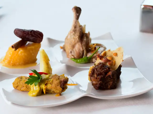Gambar Makanan Al Nafoura - Le Meridien Hotel 6