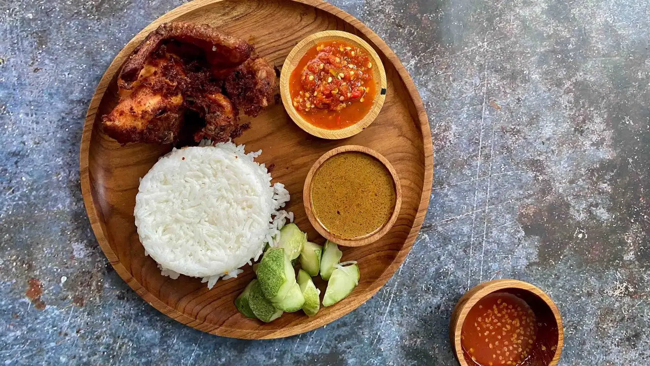 Nasi kukus ayam berempah intan payung (bujang)