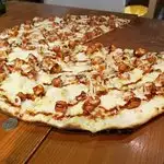 The Upper Crust Pizzeria'nin yemek ve ambiyans fotoğrafları 4