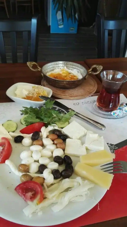 Aru Cafe & Bistro'nin yemek ve ambiyans fotoğrafları 6