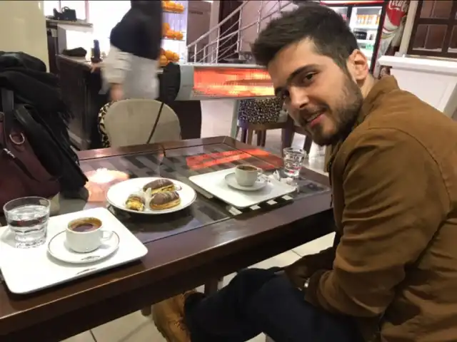 Gazioğlu Pastaneleri-yenişehir'nin yemek ve ambiyans fotoğrafları 1