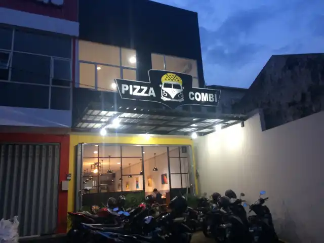 Gambar Makanan Pizza Combi 5