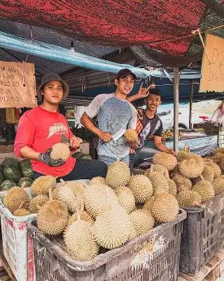 Kedai Buah-Buahan Tempatan