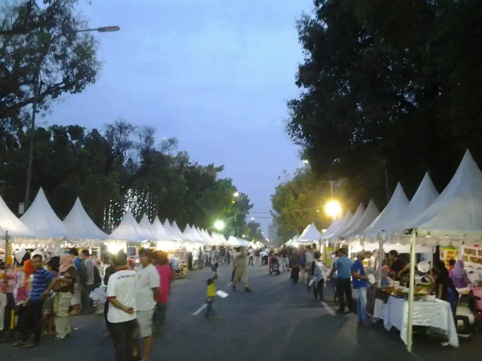 KAKI LIMA NIGHT MARKET