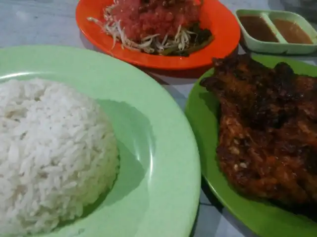 Gambar Makanan Ayam Bakar Taliwang Rosidi 3