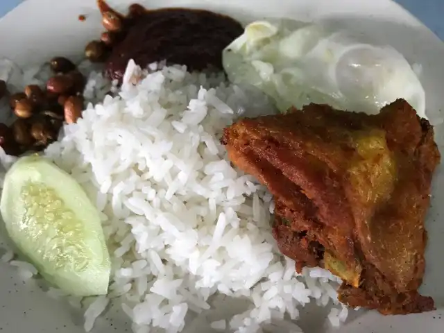 Kedai Nasi Lemak Belakang Allianz Bank Jalan Beserah Food Photo 3