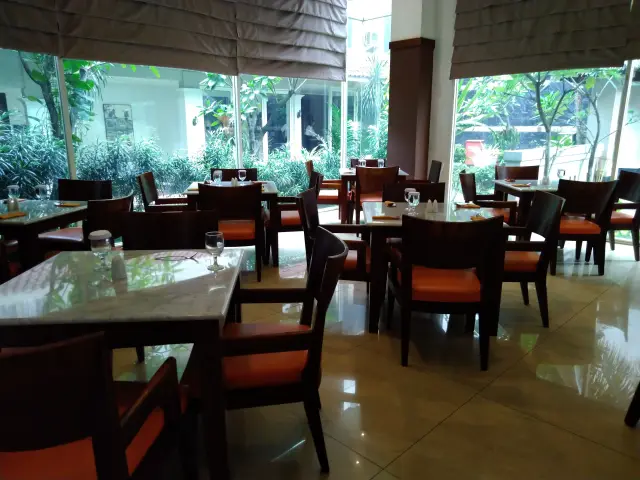 Gambar Makanan Mirage Garden - Hotel The Mirah 3