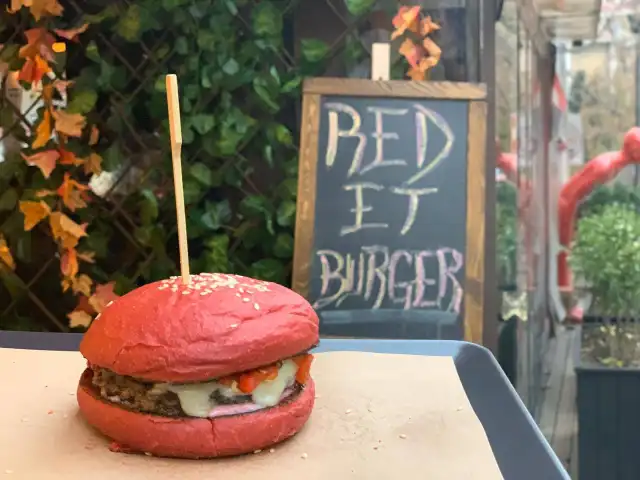 Red et Burger'nin yemek ve ambiyans fotoğrafları 5