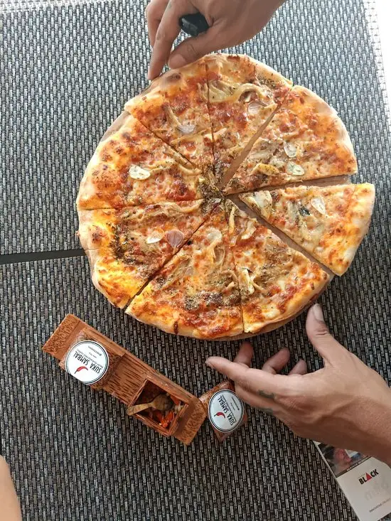 Gambar Makanan Savage Pizza 7
