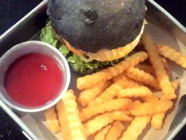 Gambar Makanan Black House Burger & Co. 16