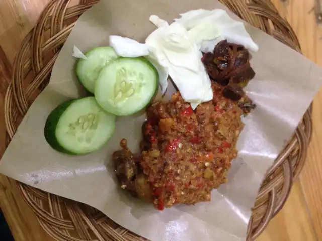 Gambar Makanan Ayam Gepuk Sambal Bawang Pak Gembus 7