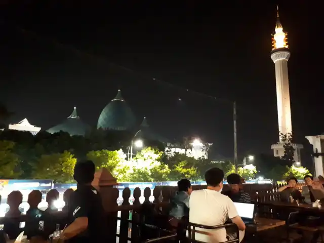 Gambar Makanan Pusat Jajanan Masjid Agung 1