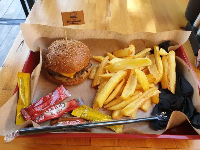 burgerator'nin yemek ve ambiyans fotoğrafları 4