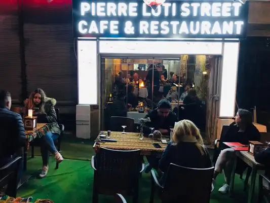 Pierre Loti Street Cafe &amp; Restaurant'nin yemek ve ambiyans fotoğrafları 3