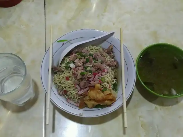 Gambar Makanan Mie Pangsit Simpang 4 3