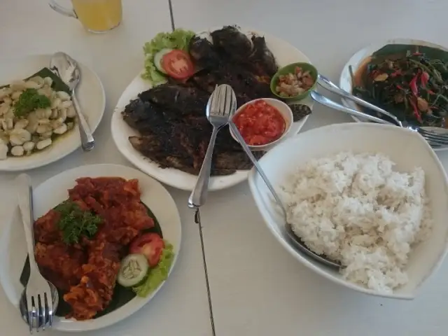 Gambar Makanan BeeJay Bakau Resort Restaurant 9