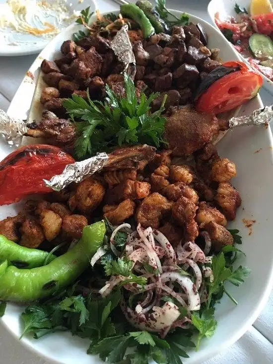 Harbi Adana Kebap & kaburga'nin yemek ve ambiyans fotoğrafları 3