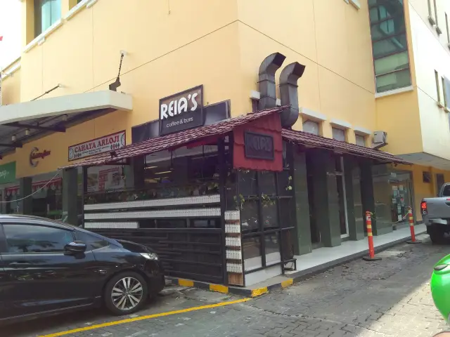 Gambar Makanan REIA'S Coffee & Buns 5