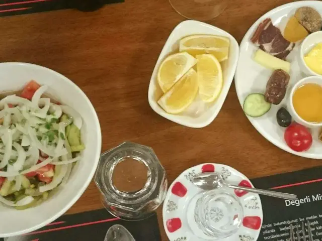Özler Lezzet Pazarı'nin yemek ve ambiyans fotoğrafları 3