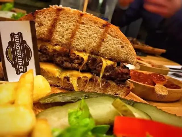 Burgercheck'nin yemek ve ambiyans fotoğrafları 2