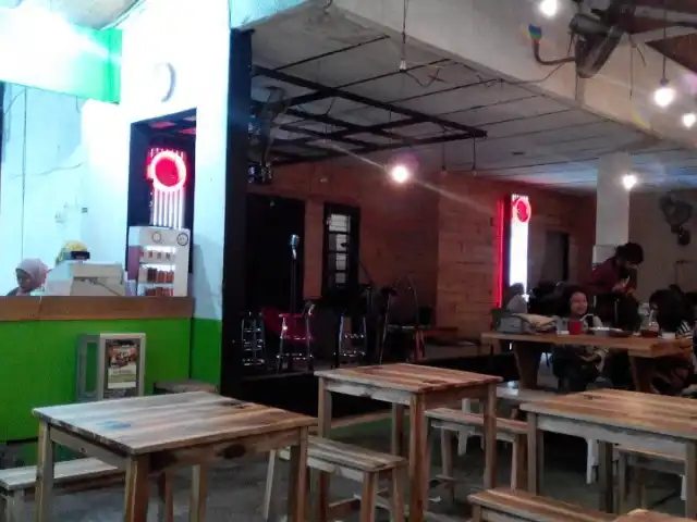 Gambar Makanan Eatorland Café and Resto 3