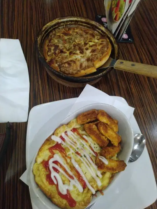 Gambar Makanan Pizza Hut Sun City 8