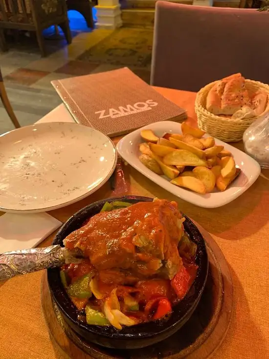 Zamos Cafe & Restaurant'nin yemek ve ambiyans fotoğrafları 25