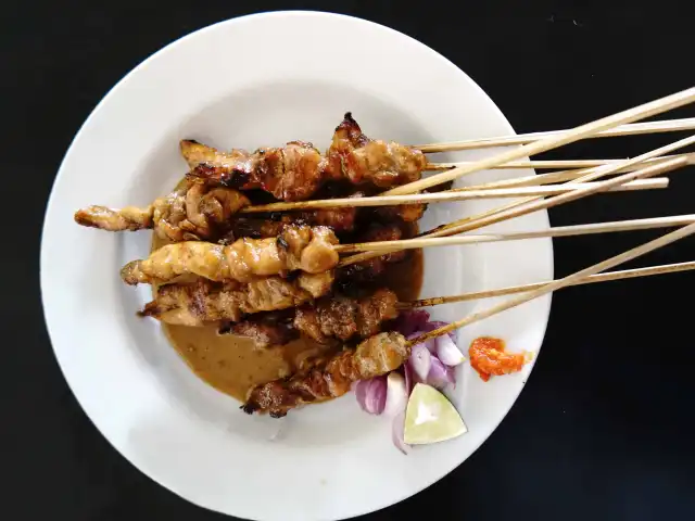 Abe him satay baung