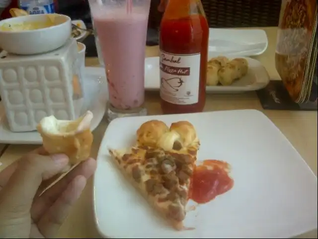 Gambar Makanan Pizza Hut, Kota Wisata - Cibubur 8