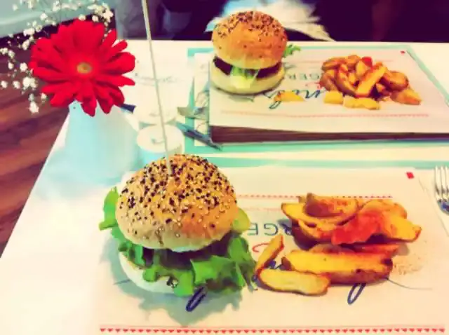 Friend's & Burgers'nin yemek ve ambiyans fotoğrafları 3