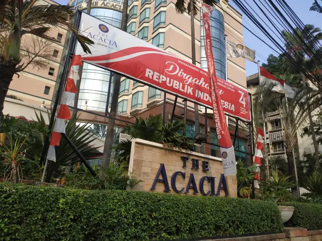 Gambar Makanan Fountain Bar - The Acacia Hotel 2