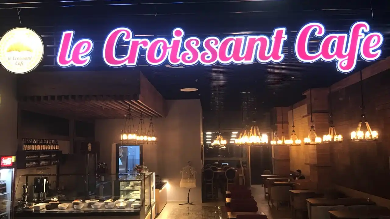 Le Croissant Cafe