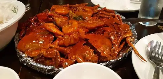 Dampa Sa Centro Seafood Restaurant & Grill