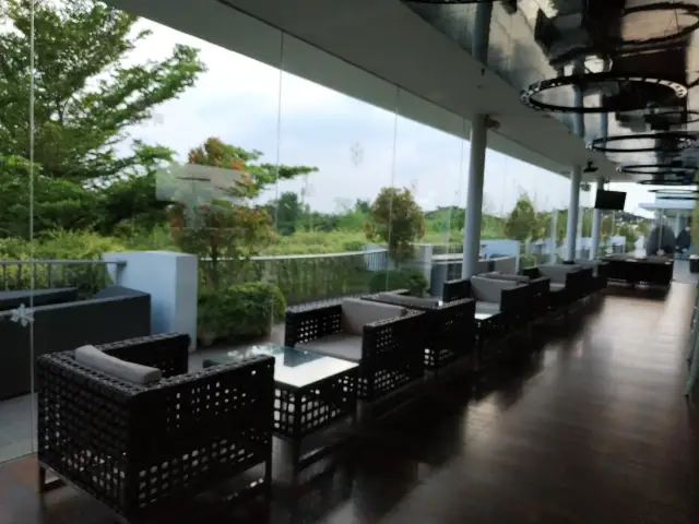 Gambar Makanan Montezuma Rooftop Lounge - FM7 Resort Hotel 9