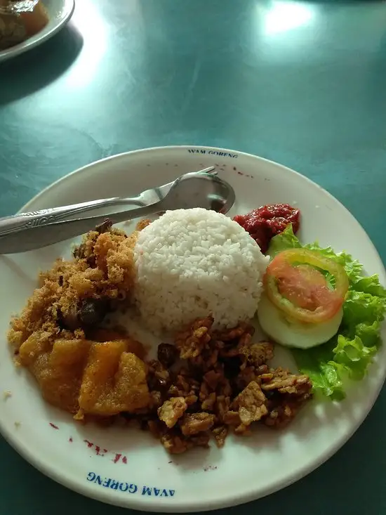 Gambar Makanan Ayam Goreng Mbok Berek Asli 18