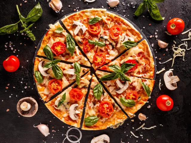 Cüneyt Pizza'nin yemek ve ambiyans fotoğrafları 1