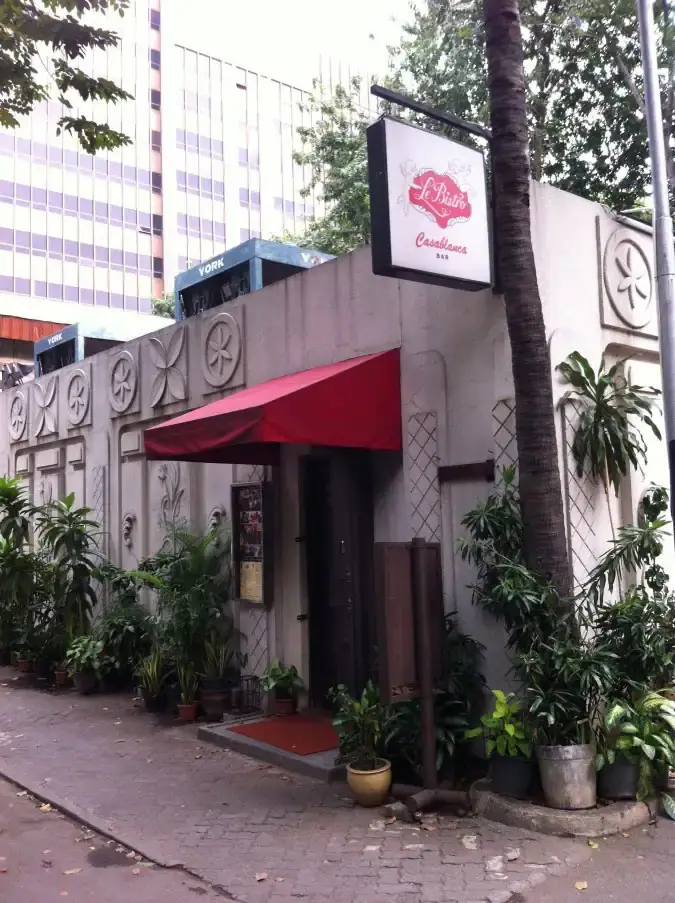 Le Bistro & Casablanca Bar