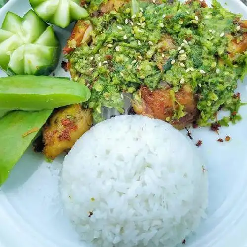 Gambar Makanan Ayam penyet Uuenak, Jl Jamin Ginting Km 11.5 7