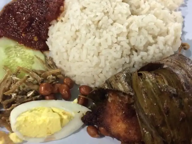 Nasi Lemak Ayam Pandan Food Photo 14