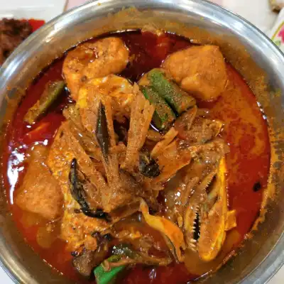 Restoran kari ayam & kepala ikan raub