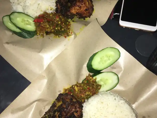 3 Budak Gemok Nasi Ayam Kicap Sambal Gesek Food Photo 7