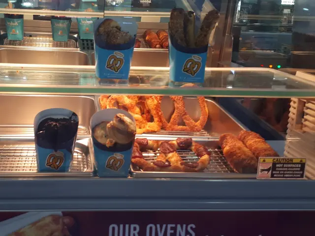 Gambar Makanan Auntie Anne's 6