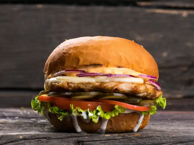 Cajun Bull's Hamburger'nin yemek ve ambiyans fotoğrafları 1