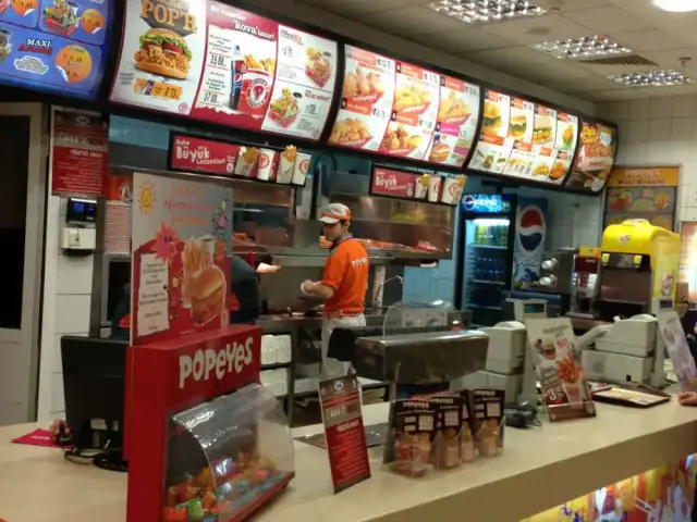 Popeyes Louisiana Kitchen'nin yemek ve ambiyans fotoğrafları 2