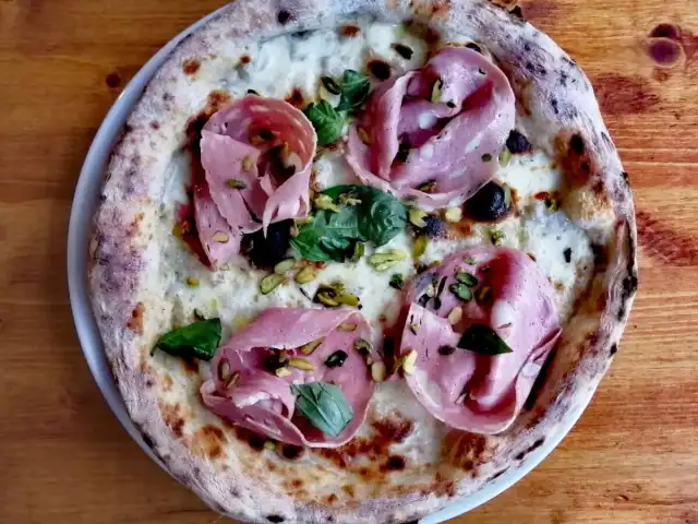 Azzurro Pizza Napoletana'nin yemek ve ambiyans fotoğrafları 7
