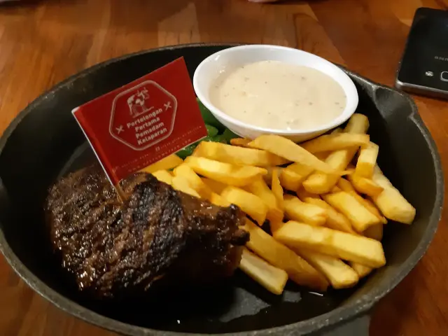 Gambar Makanan Steak Hotel by Holycow! 3