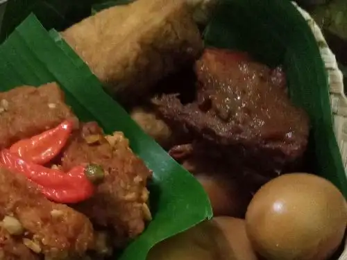 Gudeg Yu Warsini, Pandeyan