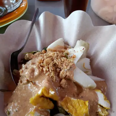 Nasi Pecel Lontong Kari